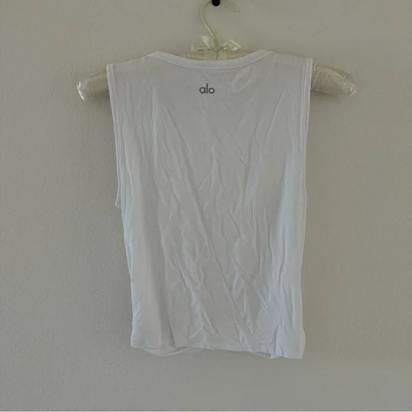 ALO Yoga white cropped top size xs - Picture 3 of 6
